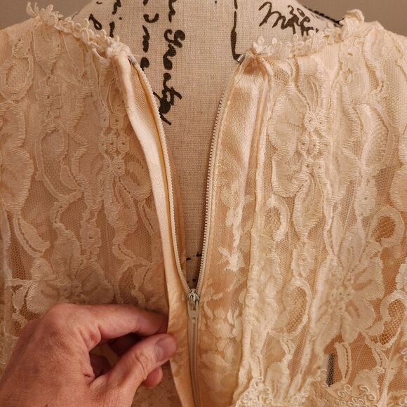 Vintage Cream Satin Jacquard Dress with Lace Neckline – 1980s Bridal or Formal - Picture 7 of 16